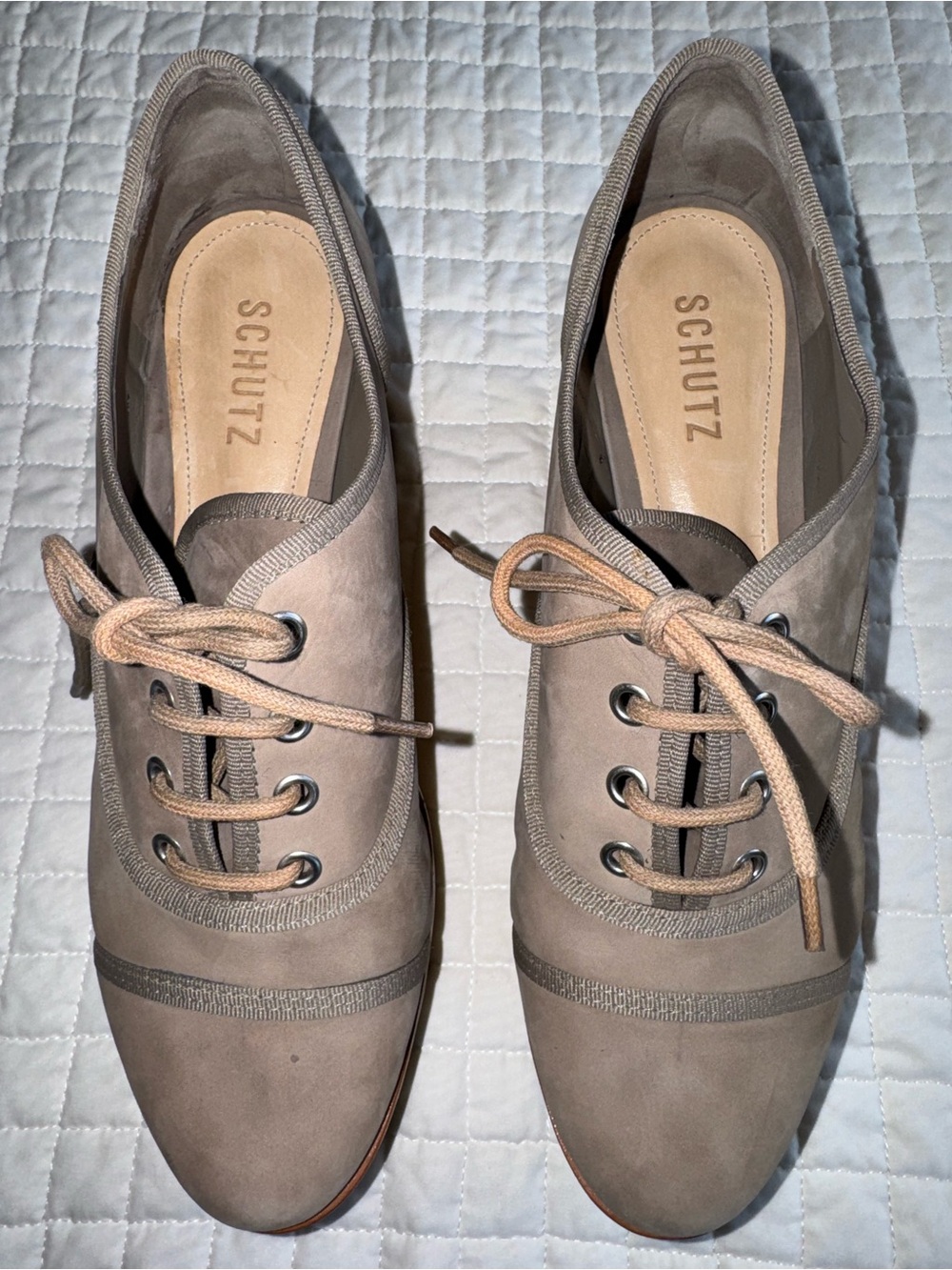 Schultz Taupe Suede Lace-Up Wedge Oxfords EUC - Picture 3 of 5